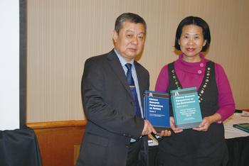 2015年3月27日,在美国亚洲研究协会年会期间,社会科学文献出版社联合荷兰博睿学术出版社和美国东方瞭望信息服务集团公司在美国共同举办了“2015年社会科学文献出版社外文出版物发布暨招待会”,发布了《社会蓝皮书》《气候变化绿皮书》等书的英文版。 2015年3月27日,在美国亚洲研究协会年会期间,社会科学文献出版社联合荷兰博睿学术出版社和美国东方瞭望信息服务集团公司在美国共同举办了“2015年社会科学文献出版社外文出版物发布暨招待会”,发布了《社会蓝皮书》《气候变化绿皮书》等书的英文版。